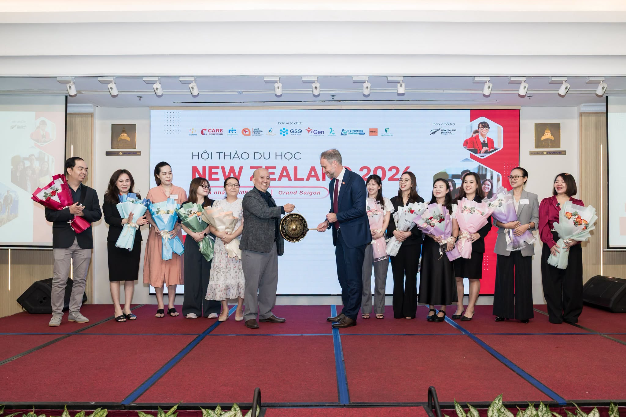 CÙNG NHAU VIẾT NÊN MỘT NGÀY NEW ZEALAND THẬT ĐẸP! 